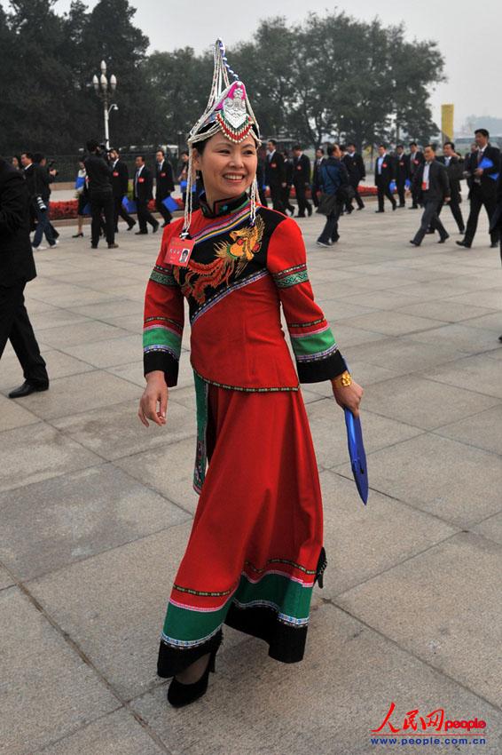 2013年10月18日，中國工會第十六次全國代表大會開幕，代表步入人民大會堂。（人民網記者-翁奇羽-攝）