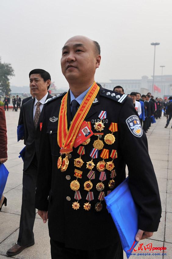 2013年10月18日，中國工會第十六次全國代表大會開幕，代表步入人民大會堂。（人民網記者-翁奇羽-攝）