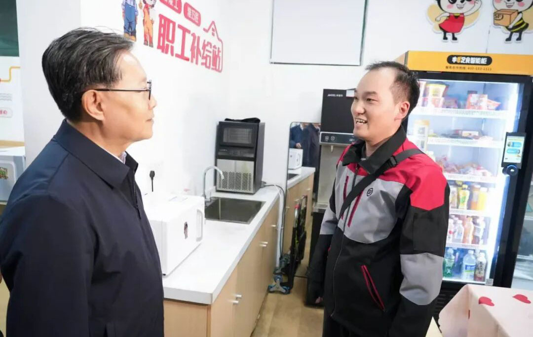 王东明在江苏调研工会工作时指出