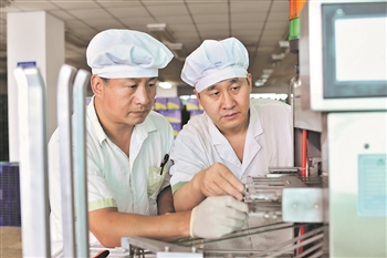 杨军峰,董江涛,宋海强,王健,电工李涛,李志,吴强,刘景红,都成长为高级