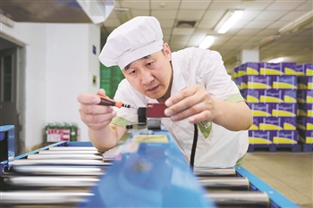 杨军峰,董江涛,宋海强,王健,电工李涛,李志,吴强,刘景红,都成长为高级