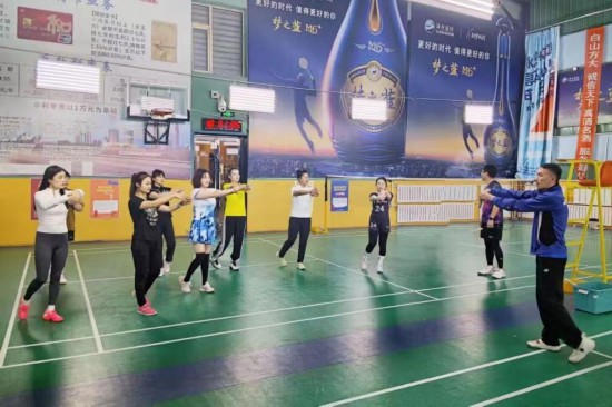 新葡萄娱乐网址“白天追光晚上逐梦”职工夜校解锁美好生活(图3)