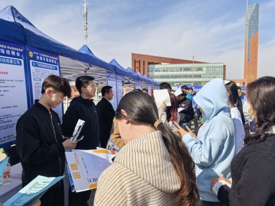 宁夏工会进校园精准送岗