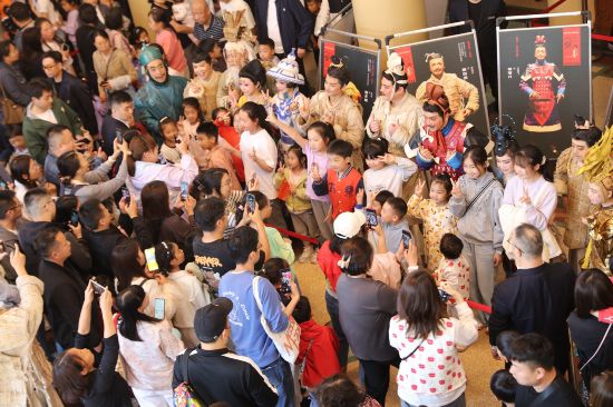 陕西西安工会开展“五一”文化惠民演出(图2)